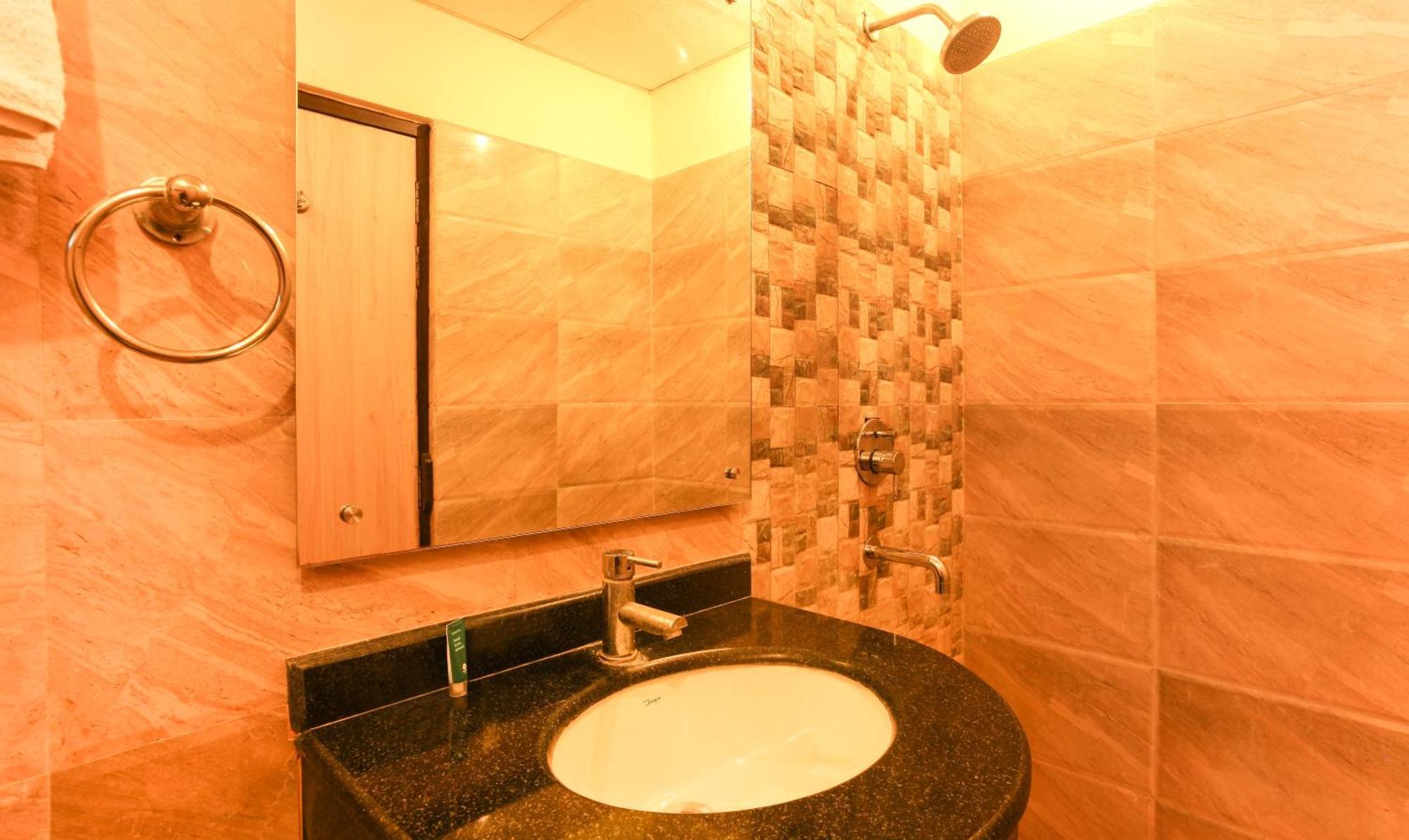 Hotel Janki International Sigra 2 Km From Kashi Vishwanath Temple Varanasi Eksteriør bilde