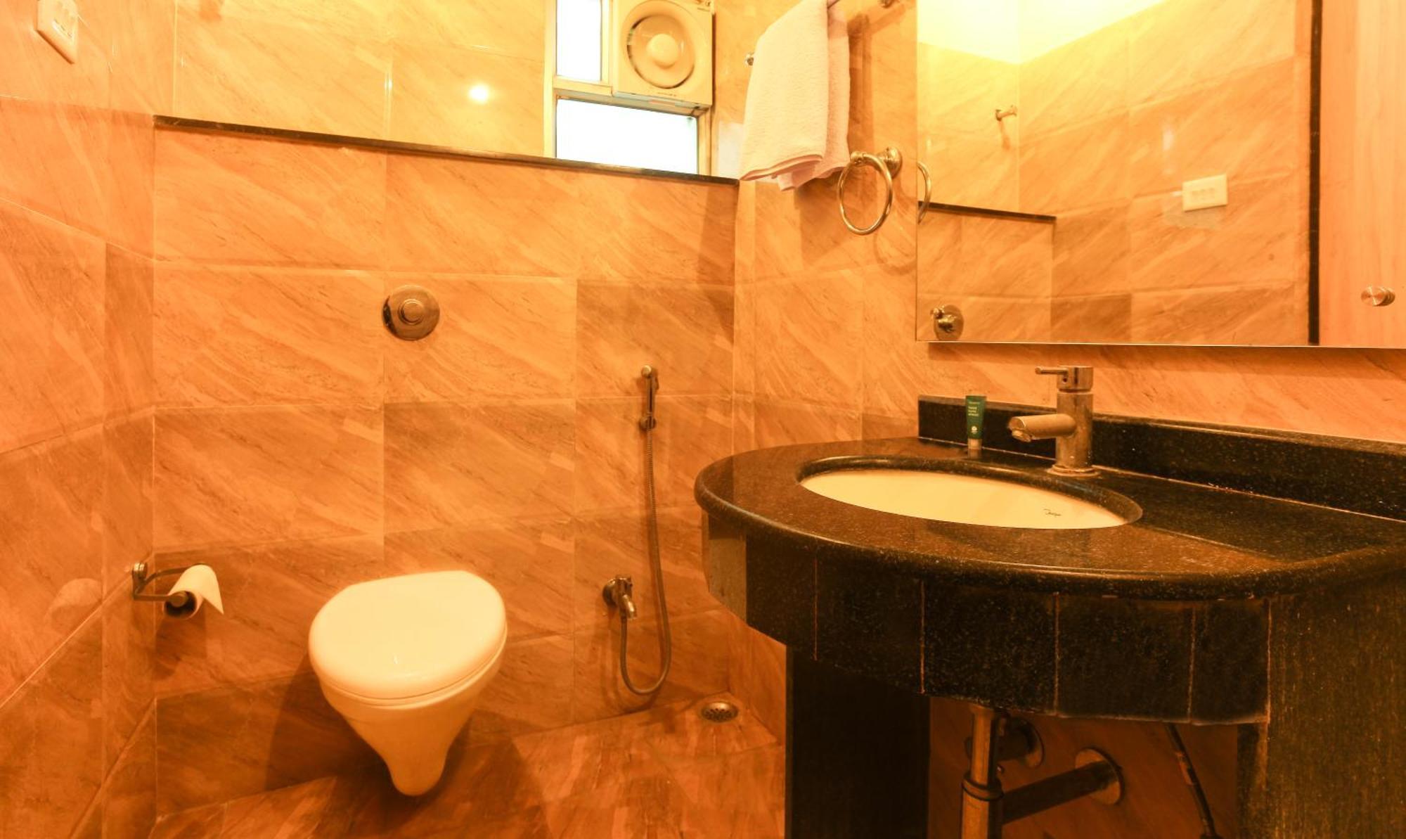 Hotel Janki International Sigra 2 Km From Kashi Vishwanath Temple Varanasi Eksteriør bilde